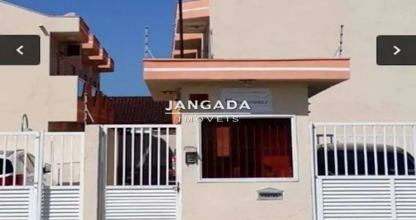 Sobrado - 02 dormitorios -800 metros praia - condominio fechado - estuda permuta