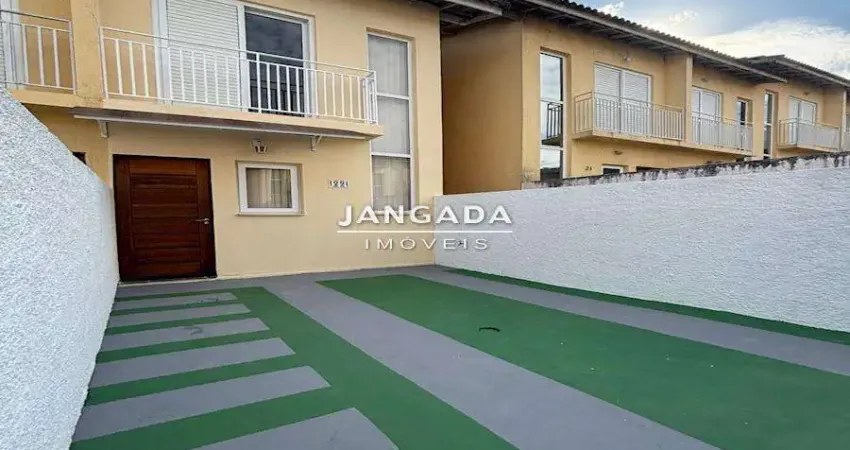 Sobrado mobiliado com 02 dormitorios e quintal – condominio manacas!