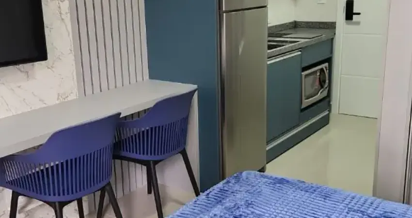 Excelente studio em condomínio clube, localizado no centro de curitiba.