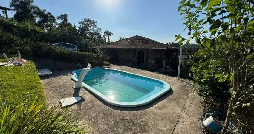 Ibiúna; há verdadeira casa de campo; dentro de uma área de; “1.000,00m2'; uma área considerável nãoé