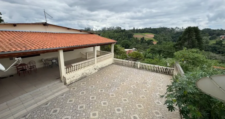 Oportunidade de Ouro; Moradia ou Investimento? Você quem escolhe! IBIÚNA, à cidade sensação do momento lhe apresenta essa linda e exclusiva Chácara só para você não espalha hem...! Olha só “1.038,00m