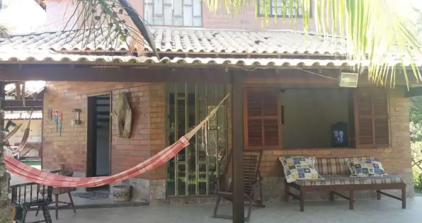 Casa à venda próxima à praia do vargas – 3 quartos, suíte e churrasqueira!