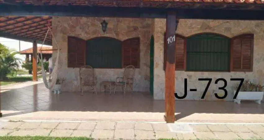 Casa com 4 suítes, área gourmet e terreno de 1.080m² – ao lado da lagoa!