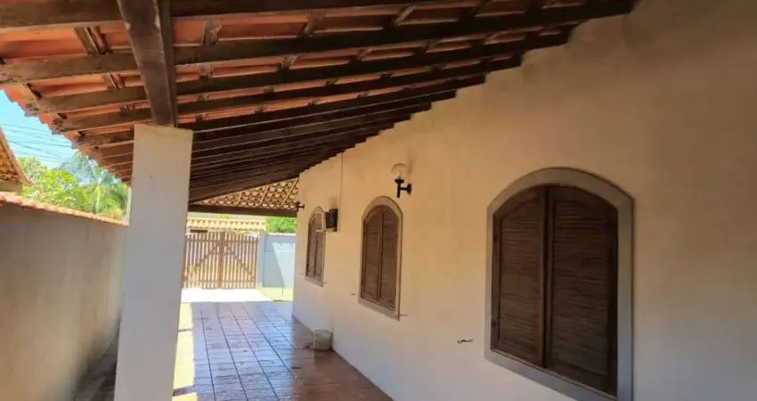 Casa com 03 quartos sendo 01 suíte entre o mar e a lagoa de praia seca