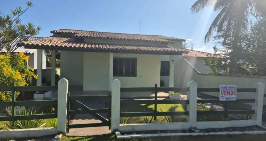 Casa com 04 dormitórios próxima a praia do vargas em praia seca