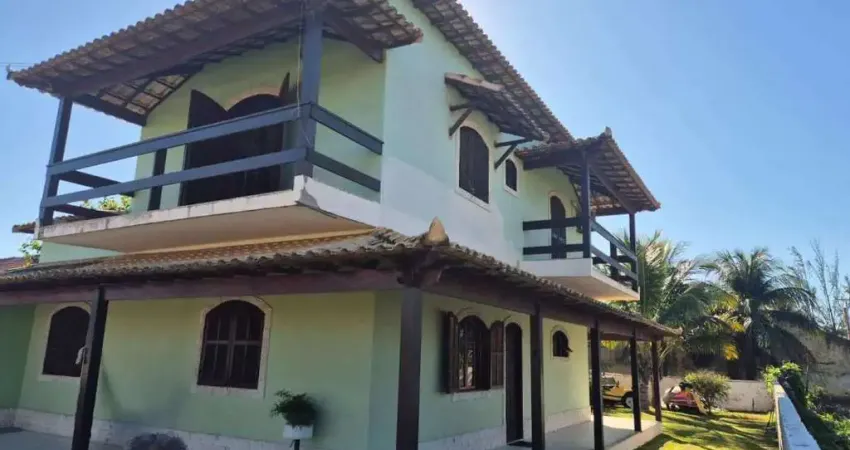 Casa com 03 quartos sendo 02 suítes a 100m da lagoa de praia seca