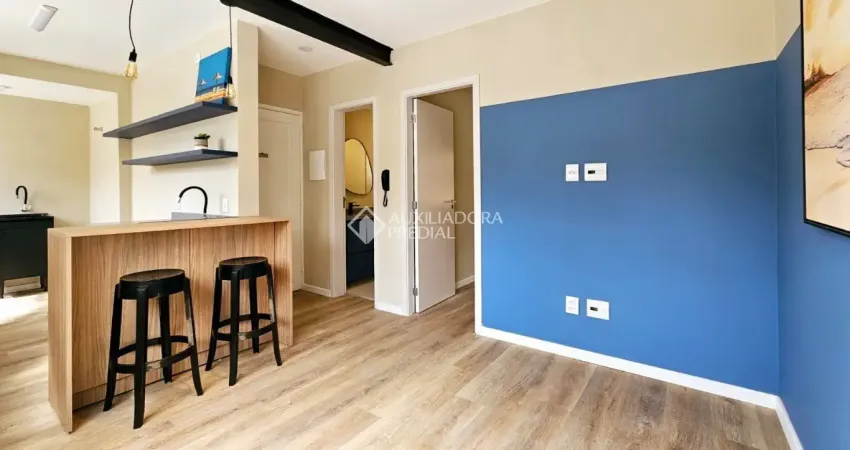 Apartamento reformado de 1 quarto com 33,70 m² privativos no bairro auxiliadora em porto alegre!