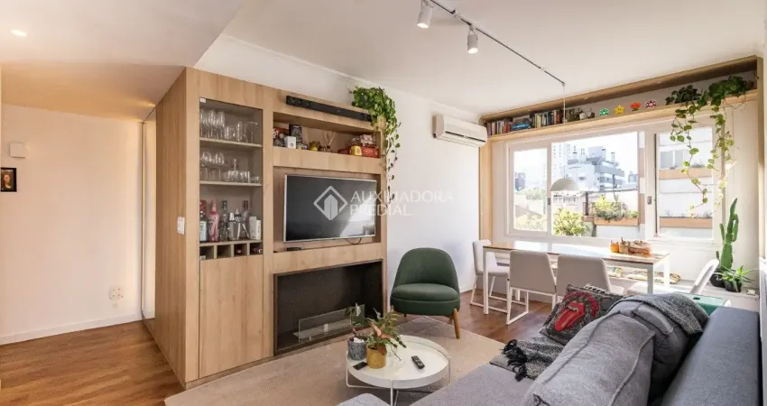 Apartamento reformado, 2 quartos, 70 m² privativos e uma vaga de garagem no bom fim!