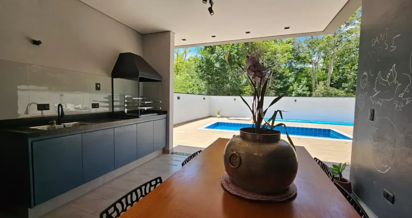 Lindo sobrado condomínio fechado em atibaia novo e mobiliado