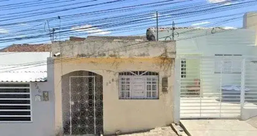 Casa com 2 quartos à venda na Rua Nogália Lima, 242, Santo Antônio, Garanhuns