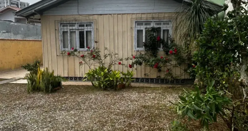 Casa com 2 dormitórios para alugar no bairro são joão- itajaí sc