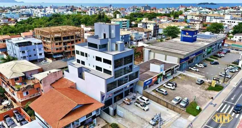 Sala comercial na principal dos ingleses, próximo a supermercados, farmácias, padarias e lojas.