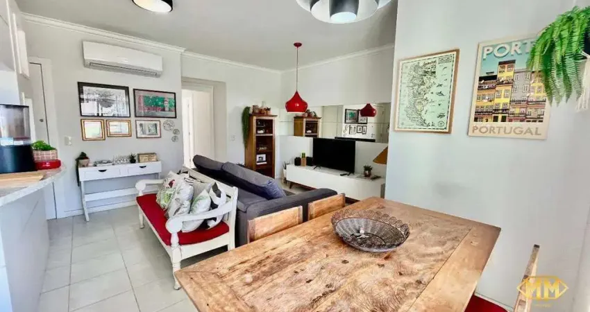 Cobertura ensolarada a apenas 450 metros da praia de canasvieiras