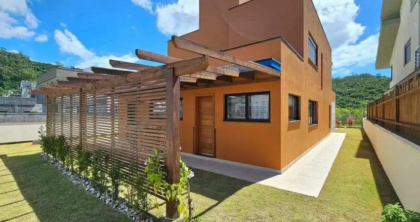 Casa com 3 dormitórios, sendo 1 suíte à venda no melhor condomínio da praia dos ingleses