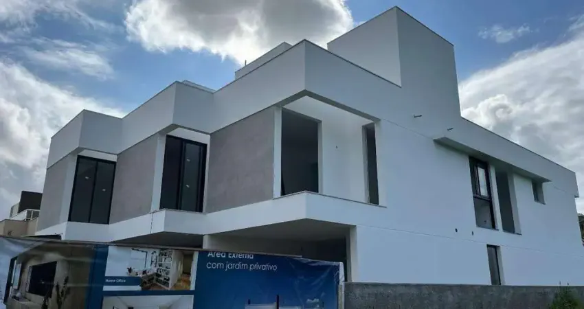 Sobrado com 03 dormitórios em loteamento charmoso na cachoeira do bom jesus