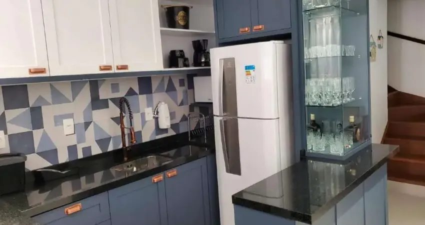 Triplex em condomínio com 4 quartos na cachoeira do bom jesus