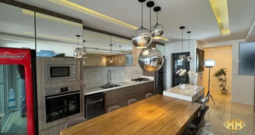 Apartamento localizado em condomínio com ampla infraestrutura a apenas 300m da praia.