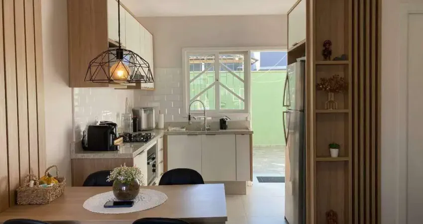 Sobrado semi mobiliado próximo da avenida principal do bairro ingleses