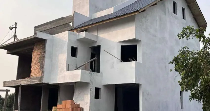 Casa triplex alto padrão com 04 dormitórios com fachada exclusiva