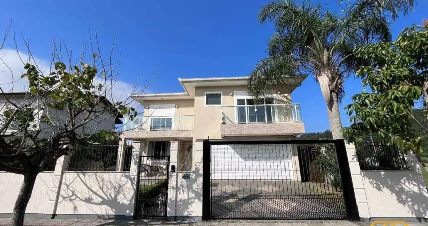 Belíssima casa em localização privilegiada e vista para as montanhas na praia dos ingleses