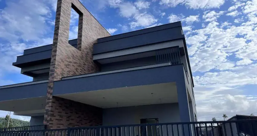 Belíssima casa em construção com 03 suítes e piscina em florianópolis