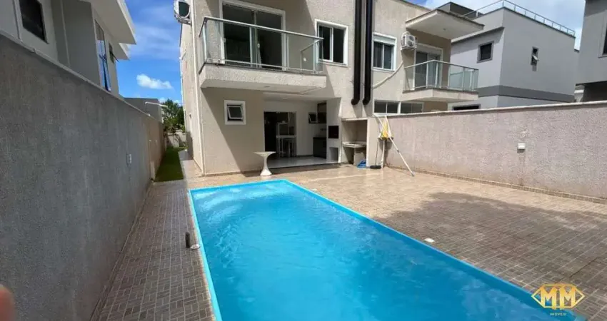 Bela casa com piscina e 3 dormitórios em rua tranquila no bairro Ingleses