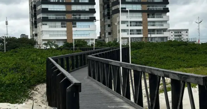 Belíssimo apartamento frente mar em navegantes, santa catarina.
