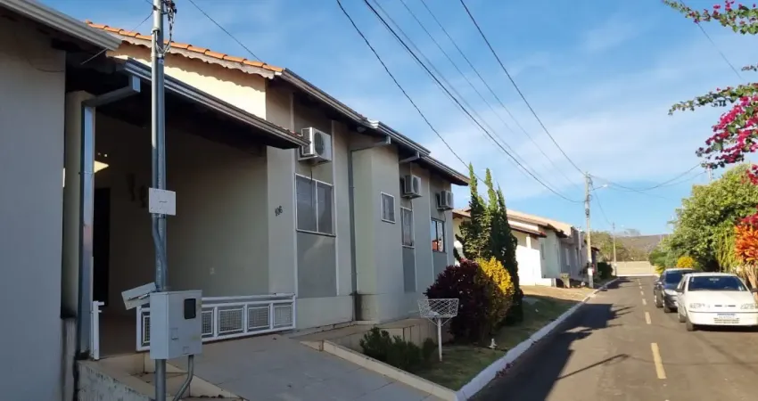 Casa em condomínio fechado com 3 quartos à venda na Avenida B, Nova Vila, Caldas Novas