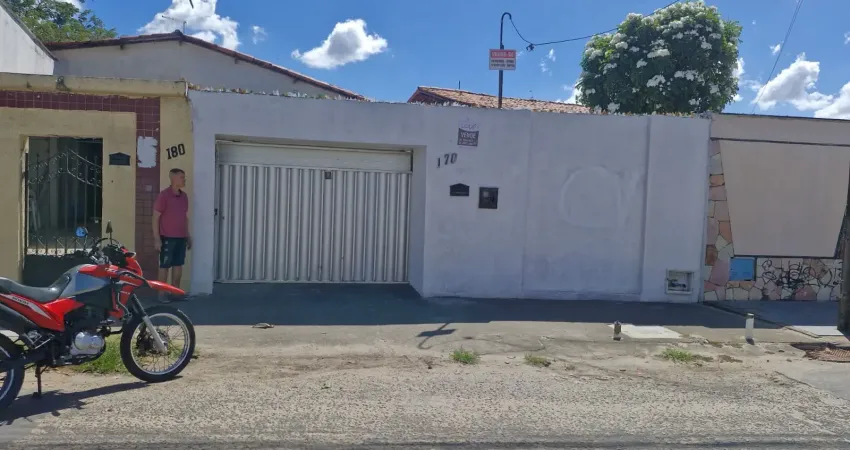 Oportunidade no conjunto residencial castelão!casa aconchegante e funcional, perfeita para quem busca praticidade e conforto!