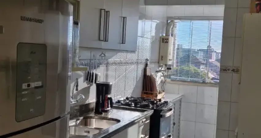 Excelente apartamento de 2 quartos, reformado e semimobiliado