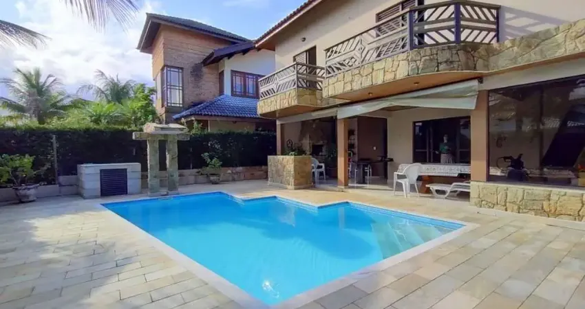 Lindo sobrado no condominio alto padrão com 5 suites sendo 1 master com closet  area gourmet com piscina  r$ 1700,000.00