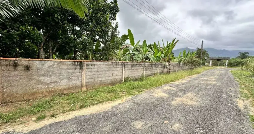 Chácara aceita carro como parte de pagamento com 1 dormitório à venda, 2500 m² por r$ 200.000 - parque três meninos - itariri/sp