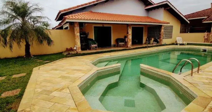 Excelente casa com 2 lotes com 3 dormitórios sendo 2 suítes e uma máster com hidro área gourmet completa sauna , piscina e hidro amplo espaço.