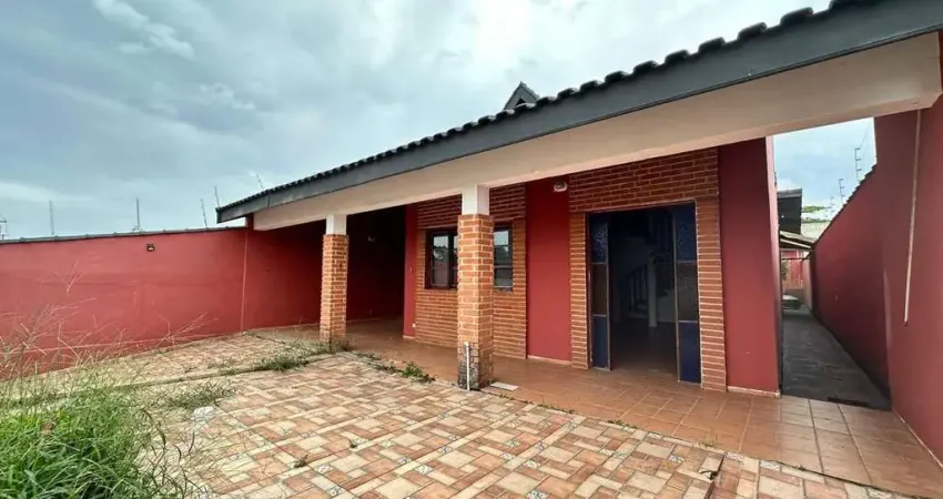 Excelente oportunidade sobrado 5 dormitórios sendo 2 suítes com edícula 900 mts da praia r$ 600.000.00