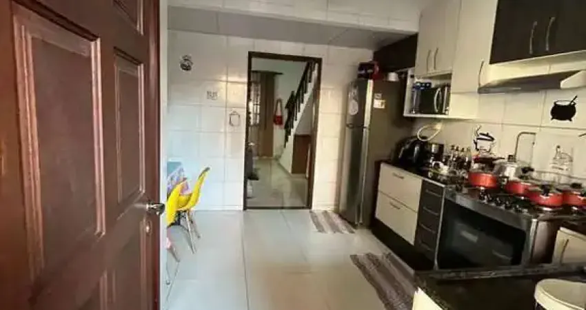 Casa com 2 quartos à venda na Rua Carlos Maia, 367, Porto Velho, São Gonçalo