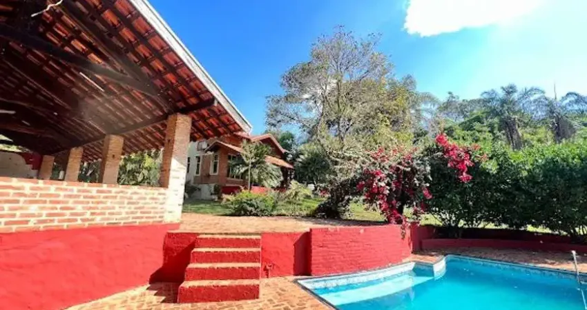Fazenda/sítio/chácara para aluguel possui 285 metros quadrados com 3 quartos