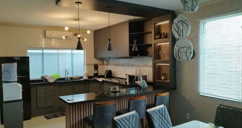 Casa em condomínio fechado com 3 quartos para alugar em Piracangaguá, Taubaté