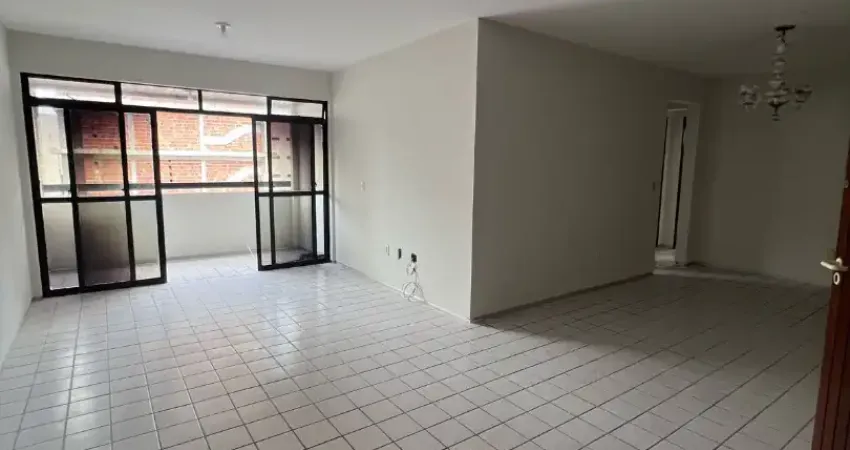 Apartamento no cabo branco a 100 metros da orla com 3 quartos sendo 1 suite e elevador