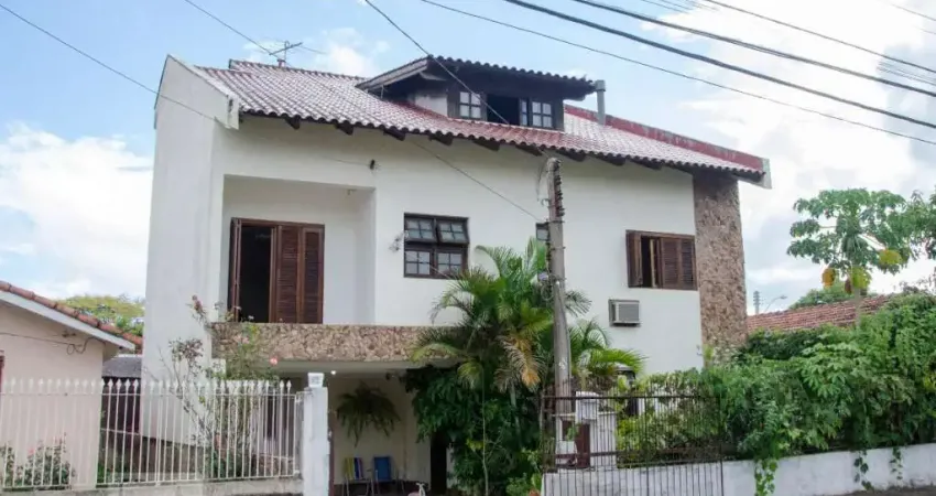 Casa para Venda - Nossa Sra das Graças, 5 Quartos,  340 m² - Canoas