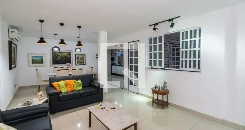 Casa para Venda - Olaria, 4 Quartos,  250 m² - Rio de Janeiro