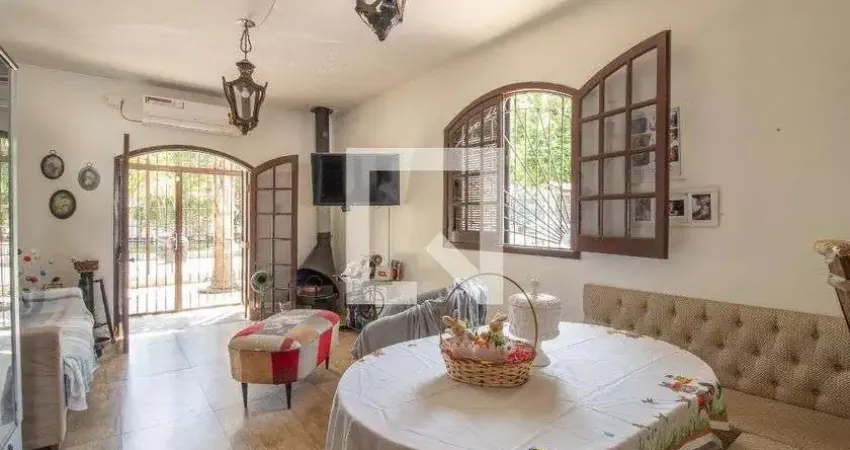 Casa para Venda - Jardim Itu-Sabará, 3 Quartos,  140 m² - Porto Alegre