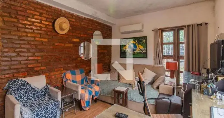 Casa para Venda - Cristal , 2 Quartos,  100 m² - Porto Alegre
