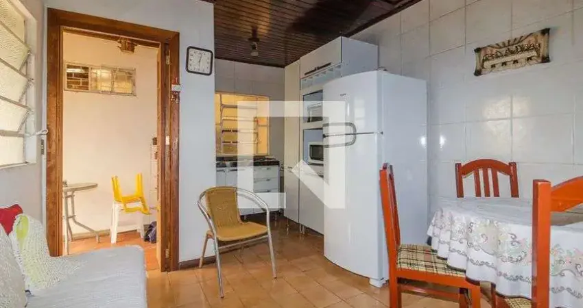 Casa para Venda - Camaquã, 2 Quartos,  100 m² - Porto Alegre