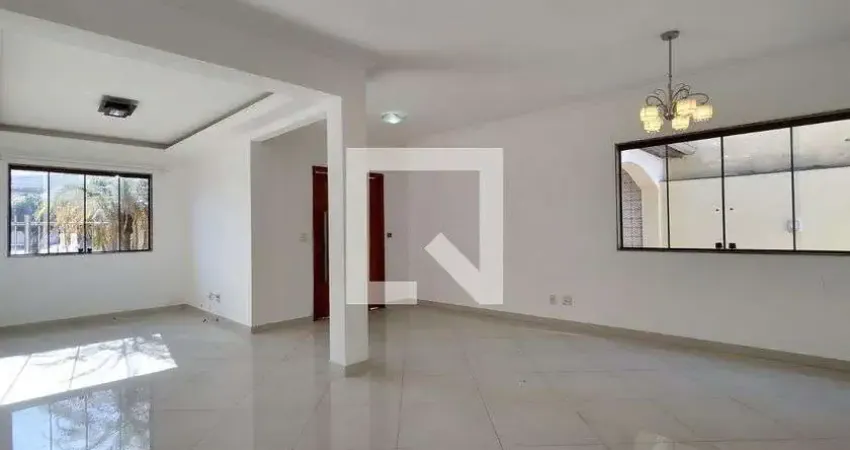 Casa para Venda - Taquara, 3 Quartos,  363 m² - Rio de Janeiro