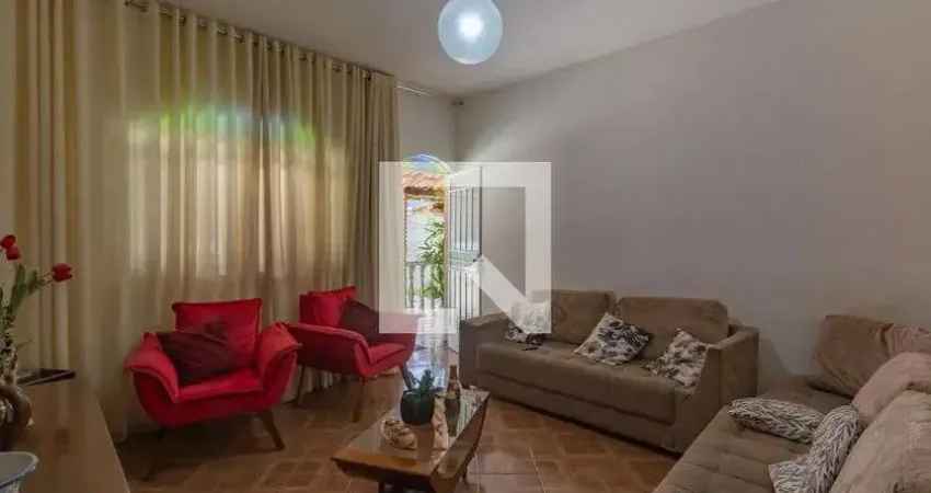 Casa para Venda - Rio Branco, 3 Quartos,  150 m² - Belo Horizonte