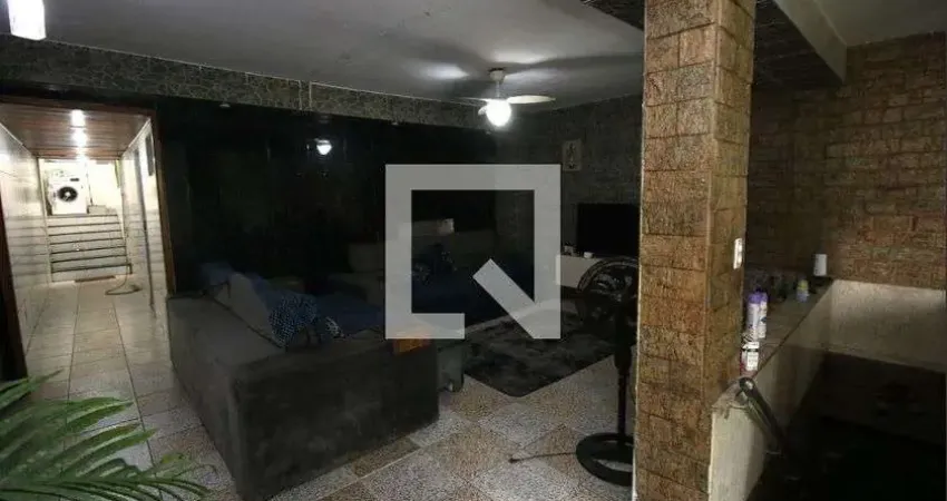 Casa para Venda - Penha, 2 Quartos,  250 m² - Rio de Janeiro