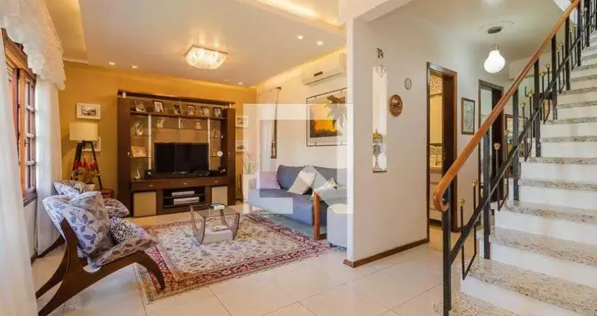 Casa para Venda - Cavalhada, 3 Quartos,  244 m² - Porto Alegre
