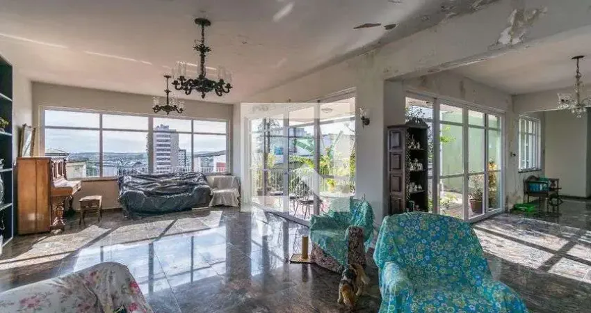 Casa para Venda - Olaria, 5 Quartos,  800 m² - Rio de Janeiro