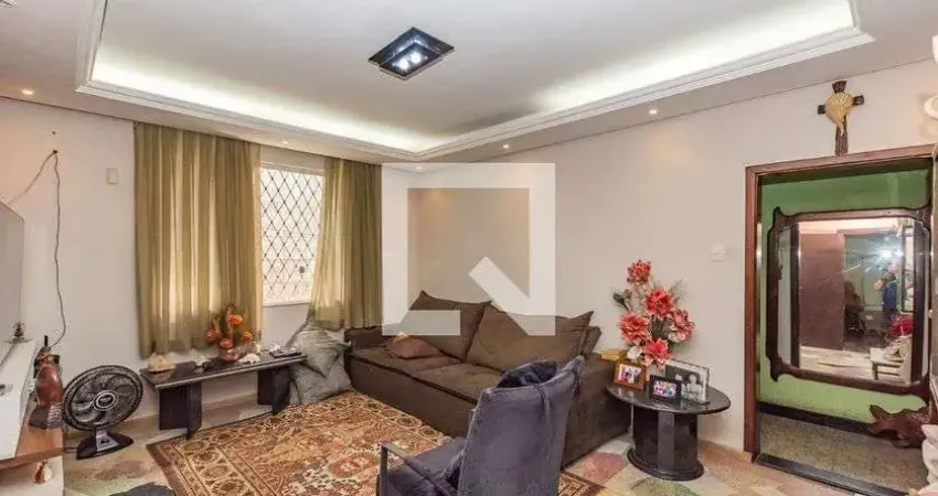 Casa para Venda - João Pinheiro, 5 Quartos,  250 m² - Belo Horizonte