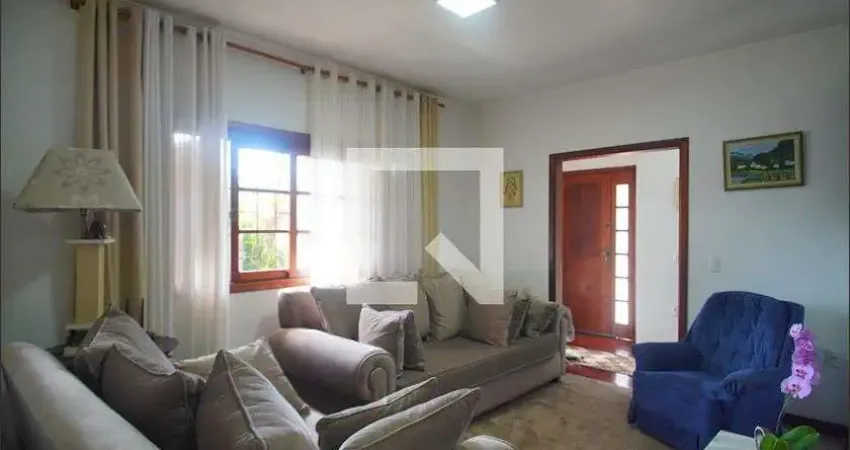 Casa para Venda - Feitoria, 3 Quartos,  360 m² - São Leopoldo